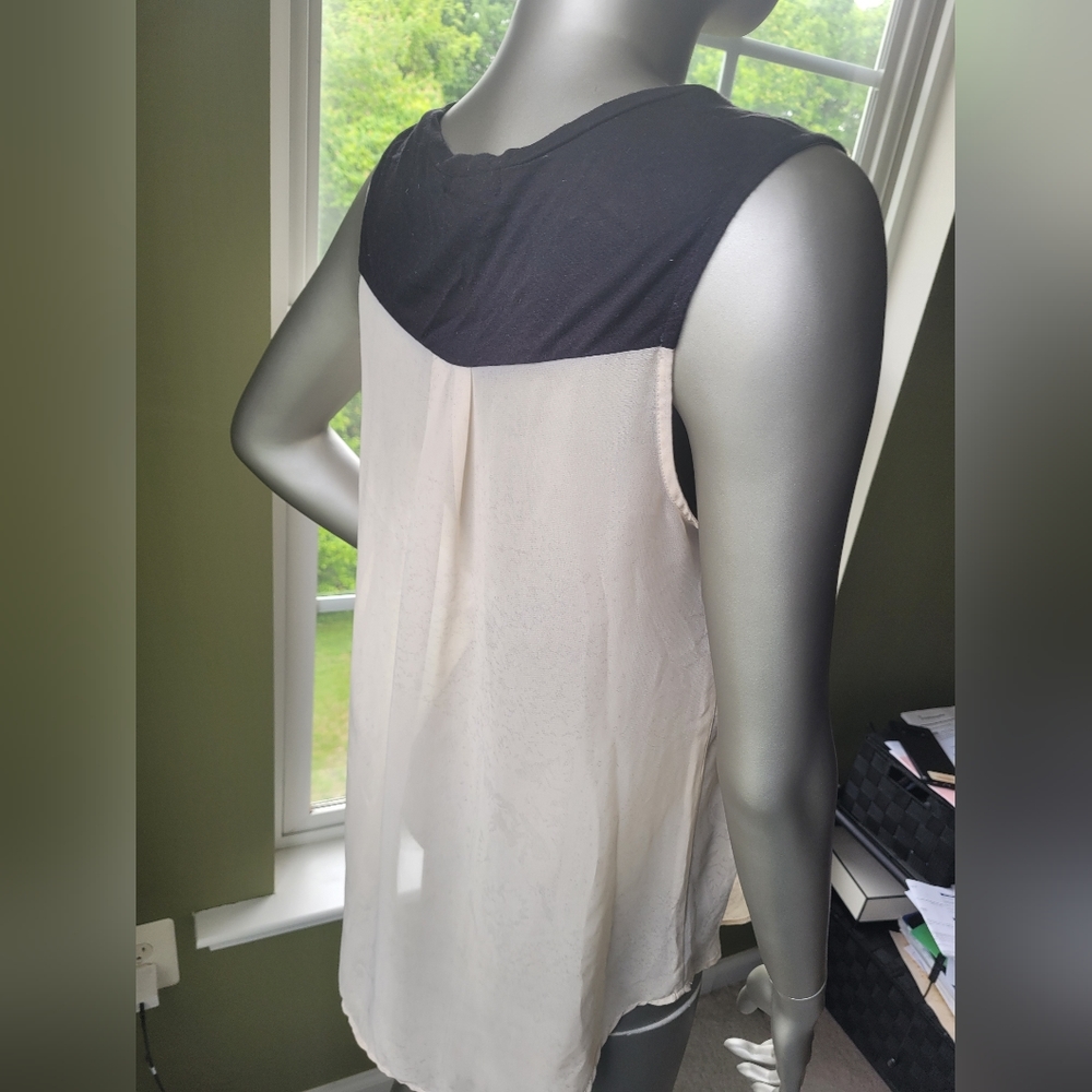 Sleeveless Top - Picture 3 of 4